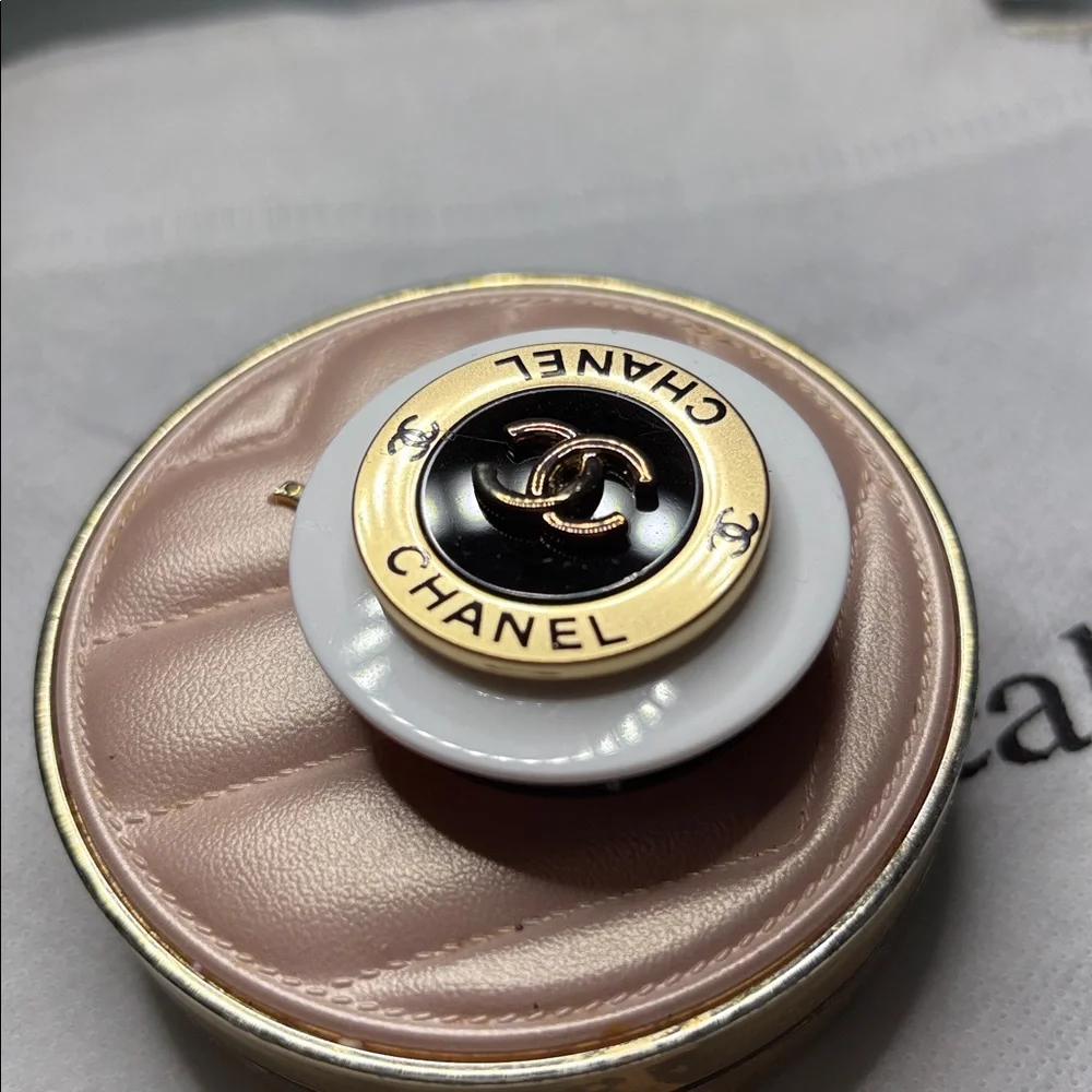 Chanel White Gold & Black CC Logo Phone Ring Grip